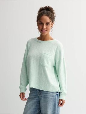 SO Pocket Crew Tee in Faded Ivy